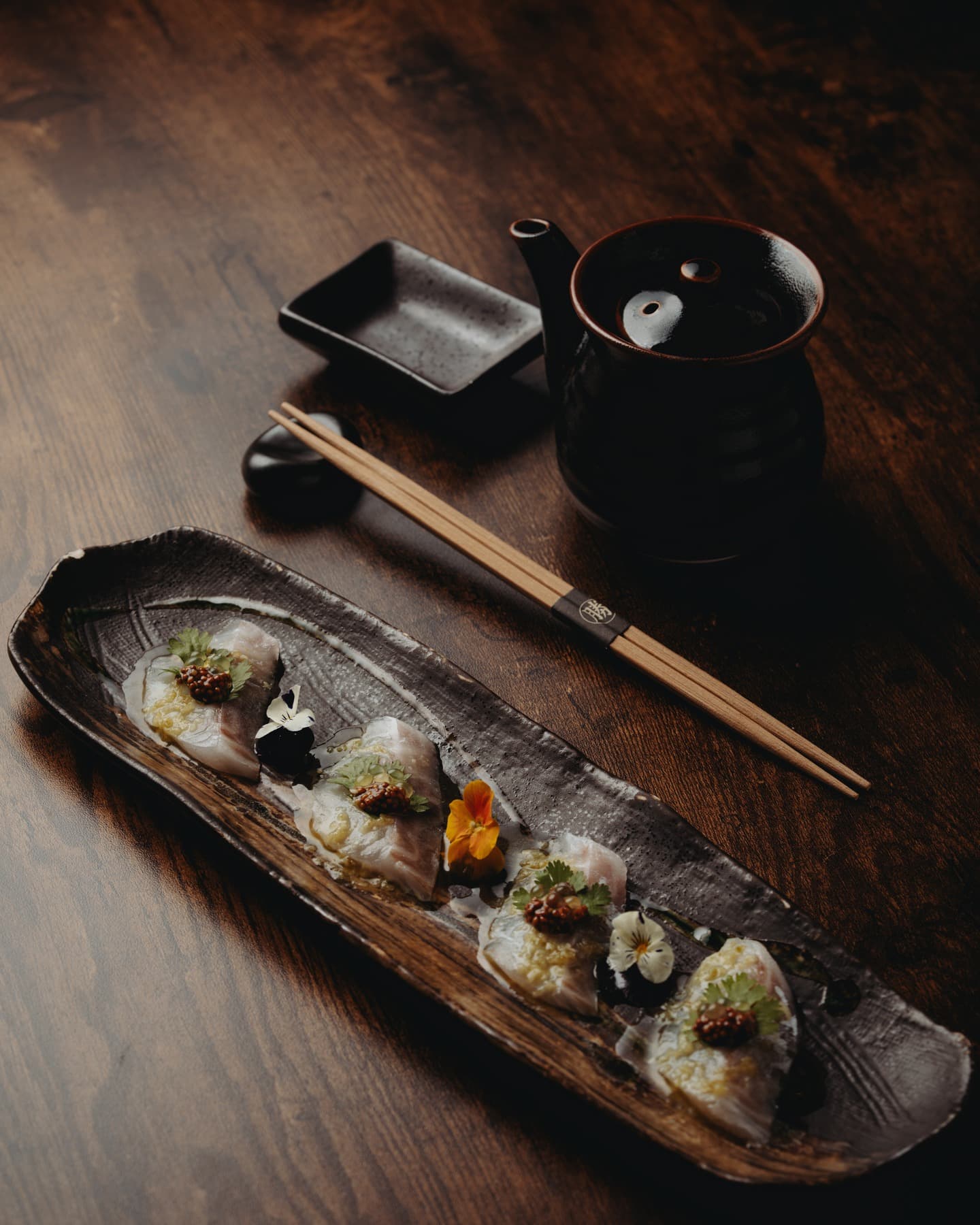 A signature plate at SHō